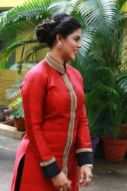 Iniya Photos